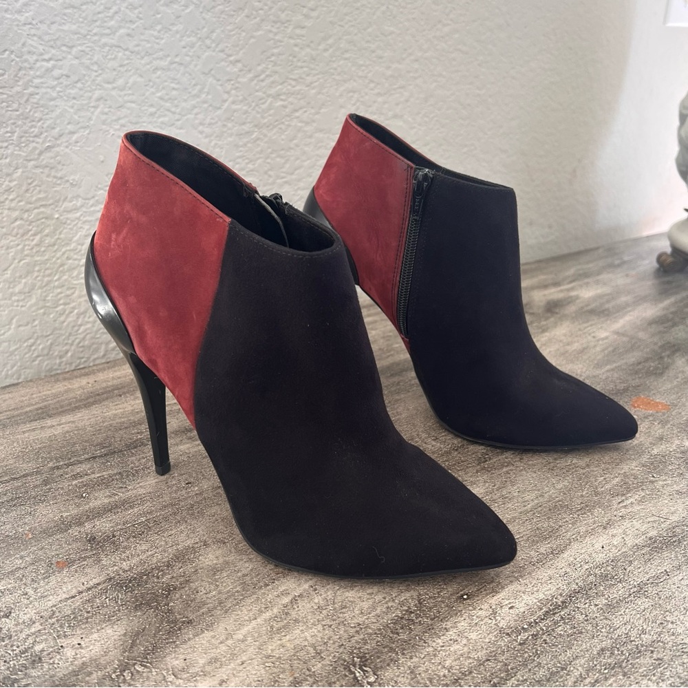 Aldo Women's Pointed Toe Leather Ankle Booties Size 8.5 Black/Burgundy.